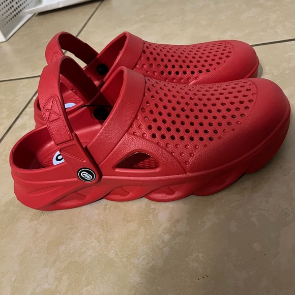 Echo Clogs - Picture 2 of 3